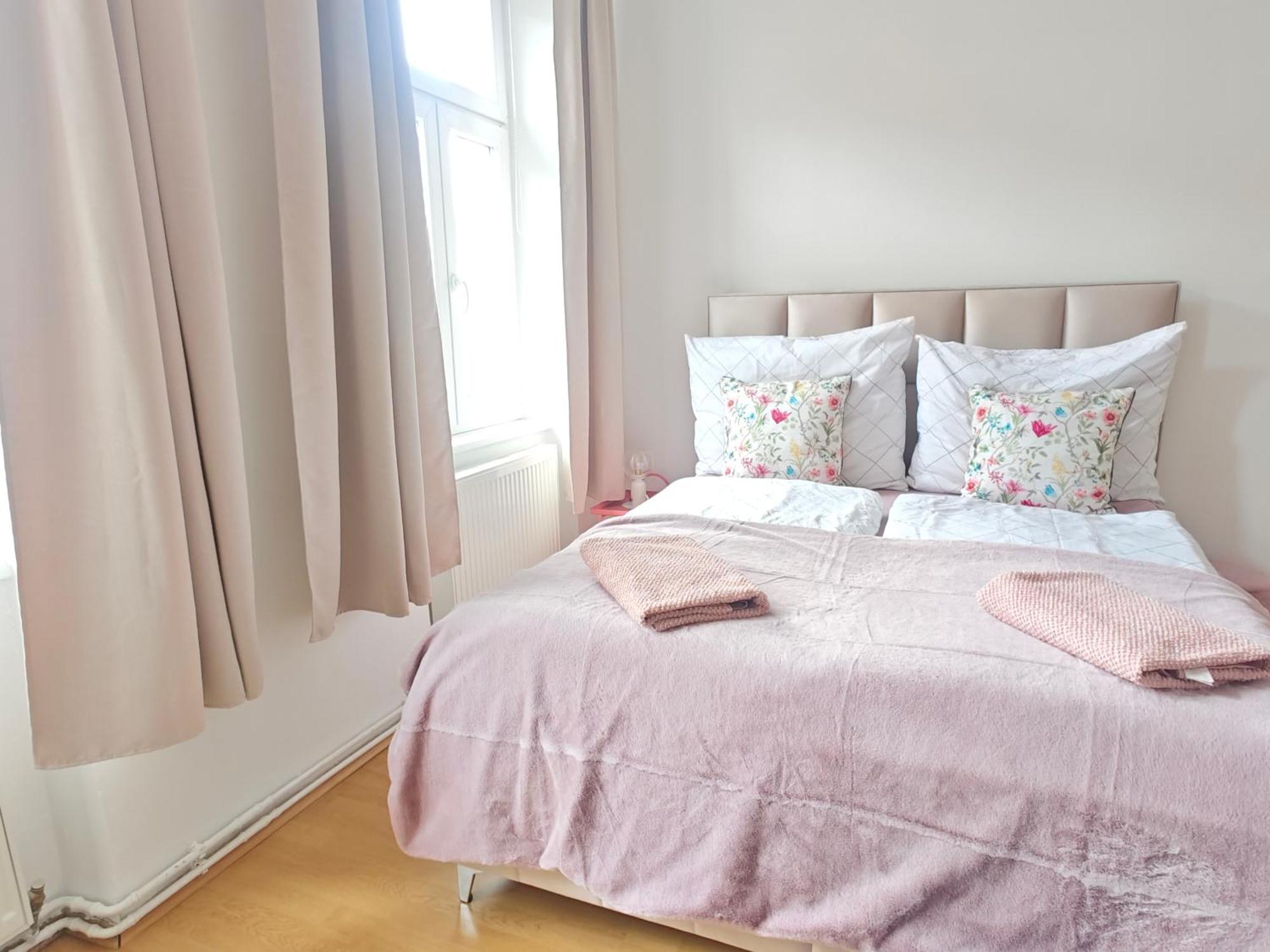 The Rose Apartment - Near Schoenbrunn Palace Виена Екстериор снимка